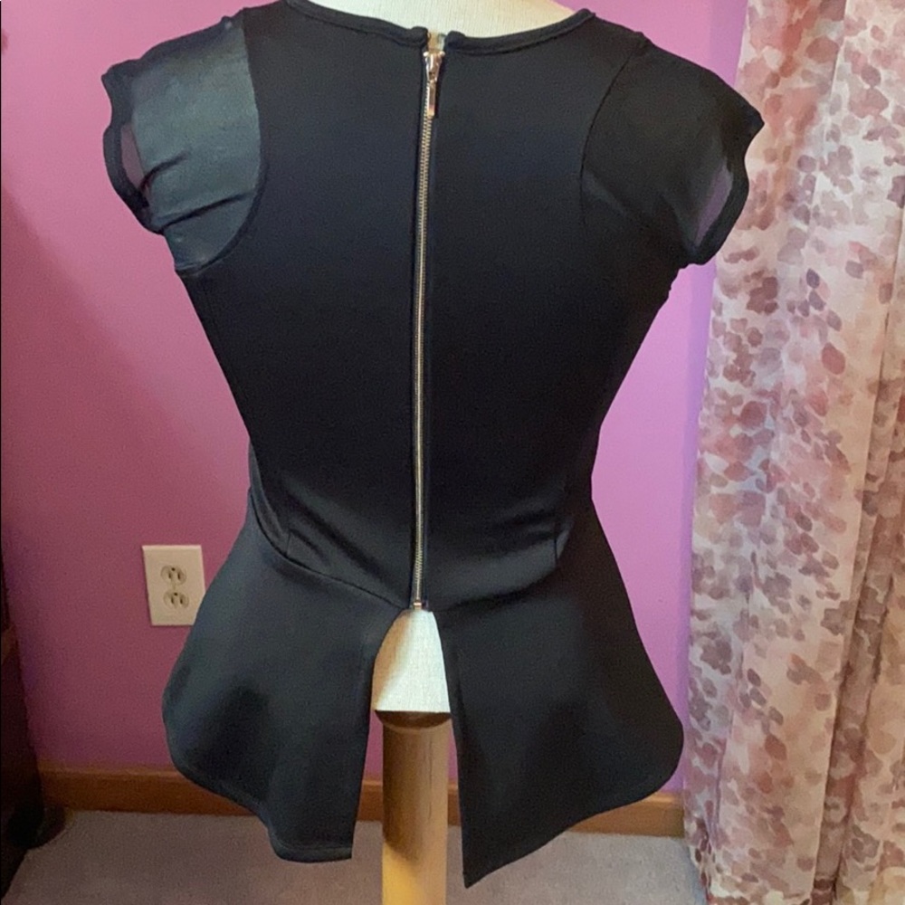 Black top - Picture 3 of 4